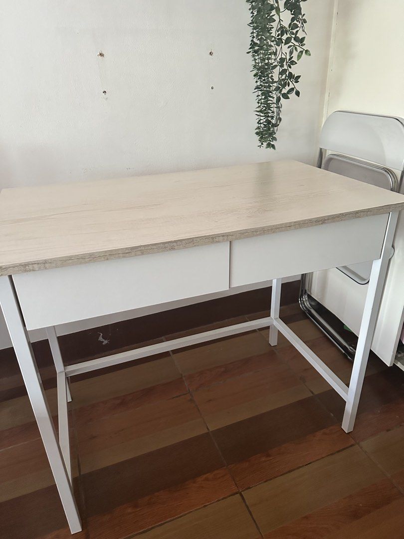 Office table (Category: Tables & Sets) located in Manila. Submitted by rizmnl (Listing ID 1469977553, Image 1). Description: .