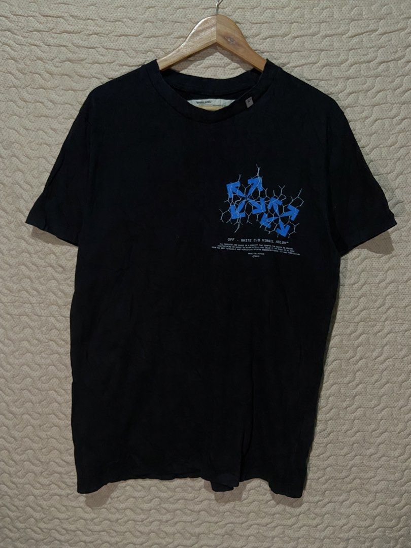Off-White Fence Arrow Slim T-Shirt (Category: Tshirts & Polo Shirts ) located in Alcala. Submitted by abasolo_jv (Listing ID 1470100613, Image 1). Description: Good Condition 9.5 X collr rate hairline issues 22x30 dimes fresh from bale tey to offer .