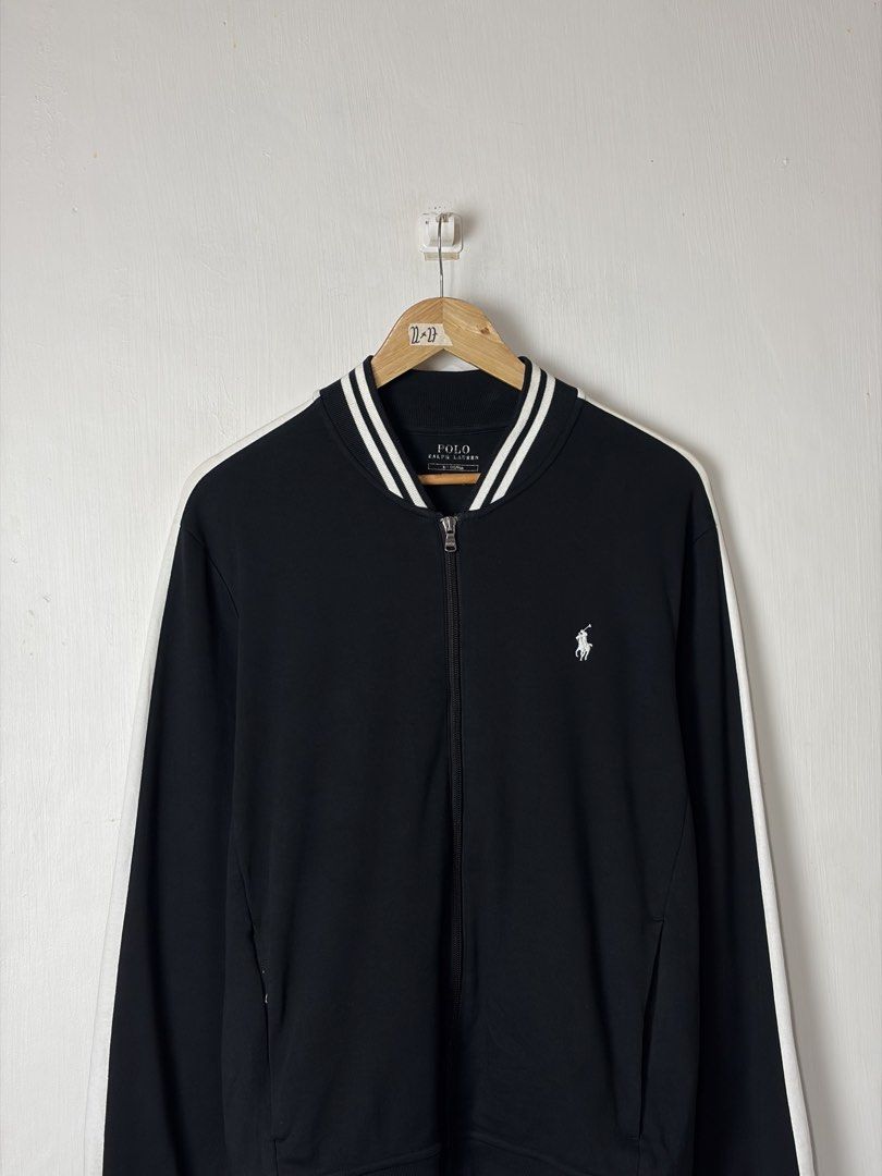 OG’ Ralph Lauren Jacket (Category: Coats, Jackets and Outerwear) located in Manila. Submitted by vinthreads (Listing ID 1470013897, Image 3). Description: OG’ Rąlph Lren soft cotton Size: M on tag Width: 22/ Length: 27 As new condition Color rate: 9.8/10 Note: Color may vary due to lighting..