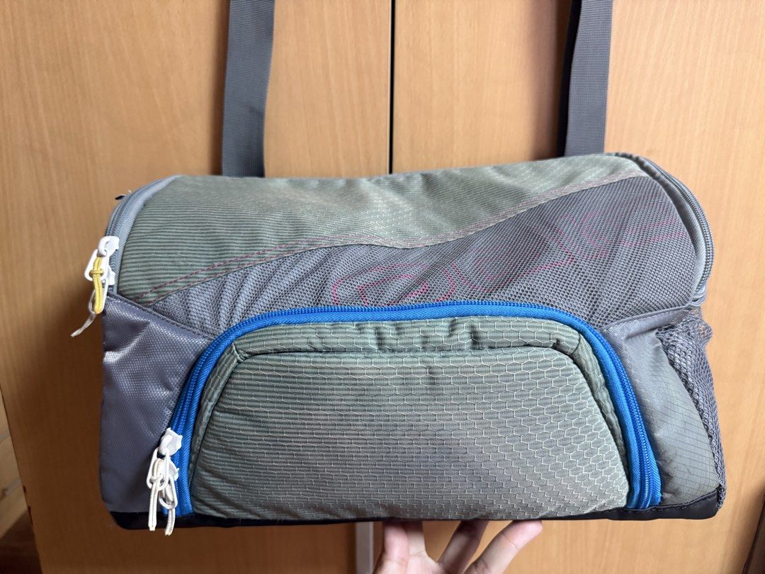 Ogio Quickdraw Bag (Category: Sling Bags) located in Caloocan City. Submitted by daily.essentials.23 (Listing ID 1469999207, Image 1). Description: Preloved Ogio Quickdraw Gym Bag - all zippers working - no tear 800 pesos RFS: decluttering.
