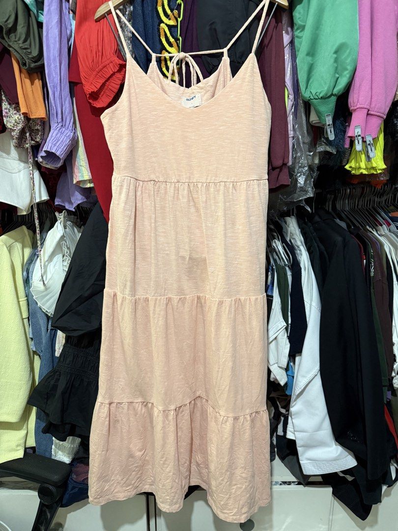 Old Navy Peach tiered midi sundress (Category: Dresses) located in Antipolo. Submitted by harlowwillow (Listing ID 1469773685, Image 3). Description: NO TO LOW BALLERS L on tag upto XL - Color: peachy pink - Style: Midi sundress with a relaxed, flowy fit - Neckline & Straps: Scoop neckline with thin adjustable straps - Details: Upper back tie detail and practical side pockets - Skirt: Tiered styling, length hits around mid-calf - Material: Soft a