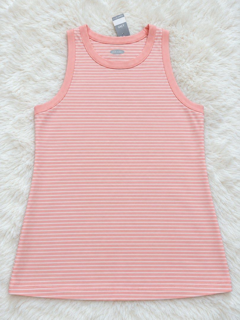 Old Navy Sleveless Shirt (Category: Shirts) located in San Fernando. Submitted by maindaysanik2x (Listing ID 1470027704, Image 1). Description: Likenew Size : Small.