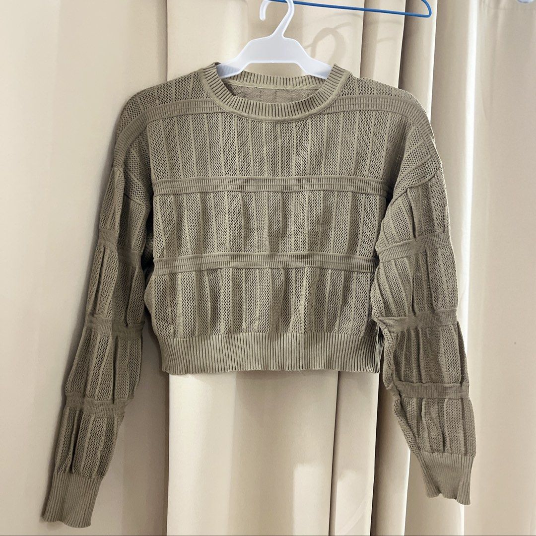 Olive Green Cropped Knit Long Sleeve (Category: Longsleeves) located in Manila. Submitted by princess.01.1 (Listing ID 1470063388, Image 1). Description: M size J&t only +55sf.
