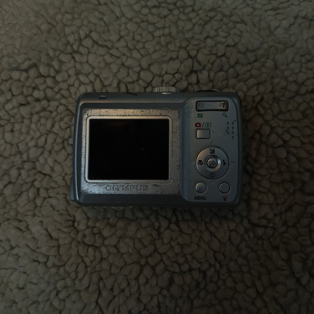 Olympus X-10 | untested camera 📸 (Category: Cameras) located in General Mariano Alvarez. Submitted by digicambylavy (Listing ID 1469950647, Image 2). Description: ۶ৎ Price: 400 PESOS ۶ৎ 6.0 megapixel | 3x optical zoom ۶ৎ no battery, no sampleshot, no charger 𝑪𝒐𝒏𝒅𝒊𝒕𝒊𝒐𝒏: 8/10 𝑰𝒔𝒔𝒖𝒆: cracked screen/minor scratches ✉️ DM TO REQUIRE 🤍 MOD: J&T 🤍 MOP: Gcash 📍 Cavite 𝑵𝒐𝒕𝒆: No return, no refunds, no exchanges, no warranty for ALL UN