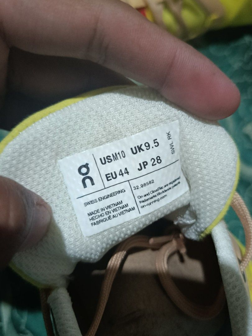 ON CLOUD (Category: Sneakers) located in Dagupan City. Submitted by rodolfo_b (Listing ID 1470024047, Image 2). Description: .