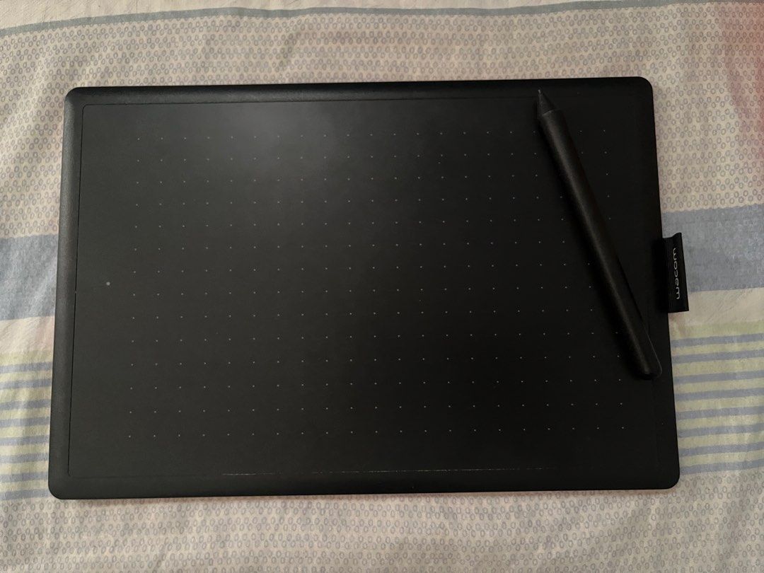 One by Wacom Creative Pen Tablet CTL-672 (Category: Laptops & Notebooks) located in Paranaque City. Submitted by vyriii (Listing ID 1470141685, Image 2). Description: Complete set with tablet, digital pen, wire connector, and original box Rfs: Need funds .