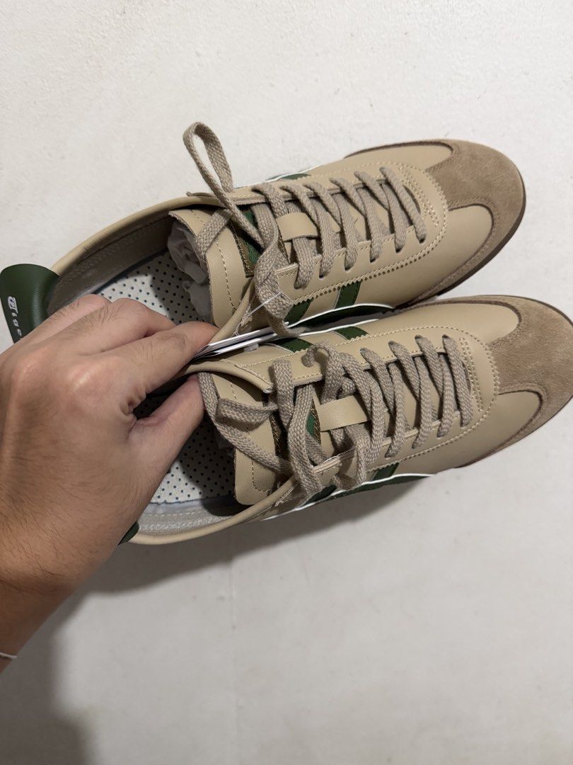 Onitsuka Mexico US 10 Men (Category: Casual Shoes) located in Las Pinas. Submitted by vinccid (Listing ID 1469956120, Image 3). Description: Classic, minimalist, and effortlessly stylish! A versatile pair in beige with olive green accents, perfect for everyday wear and casual outfits. ✨ Details: * Colorway: Birch/Kale (Beige/Green) * Condition: Good, well-maintained condition * Inclusion: With box * Stylish and comfortable for daily wear * Actual