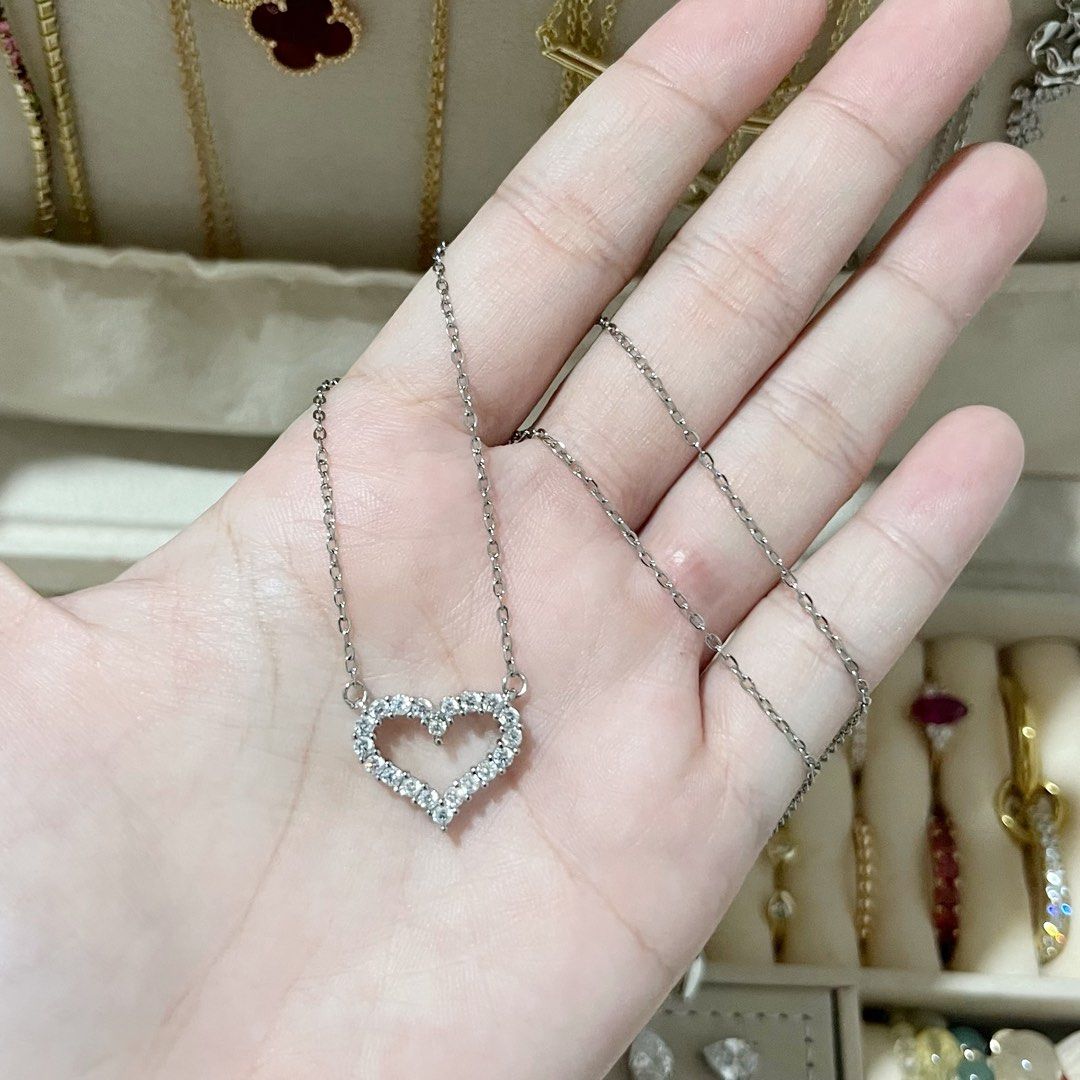 OPEN HEART SILVER NECKLACE (Category: Necklaces) located in Talavera. Submitted by curatedbykhy (Listing ID 1470098268, Image 1). Description: .