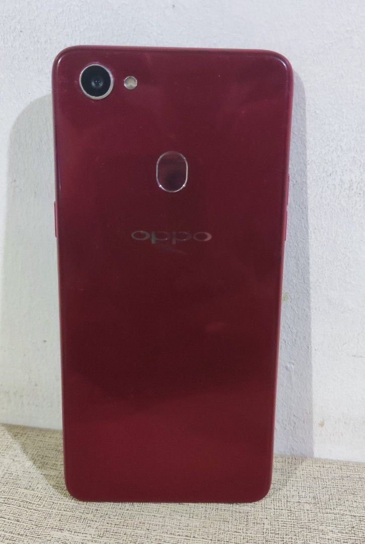 Oppo F7 orig. 4/64gb. (Category: Android Others) located in Navotas City. Submitted by jhurram002 (Listing ID 1470122965, Image 2). Description: Old But Gold :) presentable pa all working gud pang back up phone pm po.. Oppo F7 orig. 4/64gb. 2,300 only.