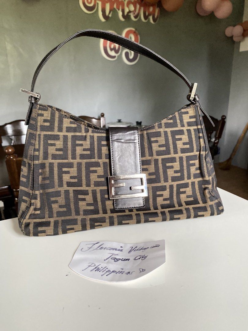 Orig fendi (Category: Luxury Bags & Wallets) located in Tagum. Submitted by amarasluxbag (Listing ID 1470022379, Image 1). Description: With flaws sa handle Bawal sa maselan May kunting flaws din sa corners Pero super tibay pa.