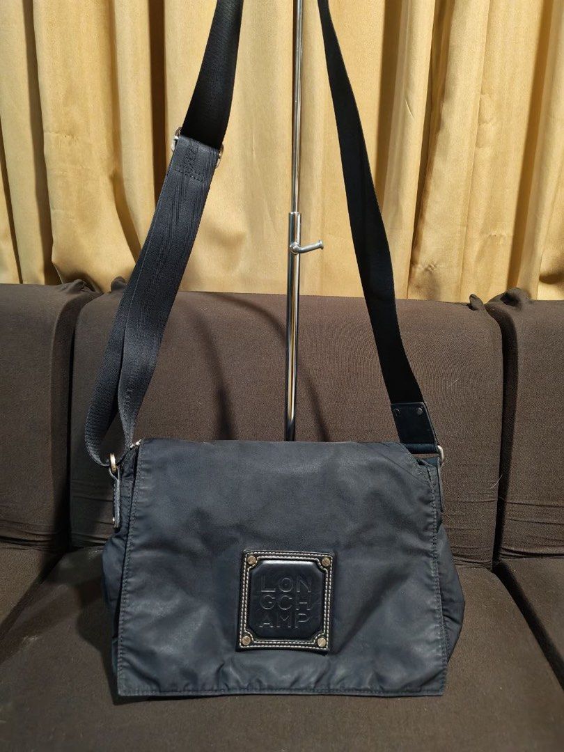 Orig preloved Longchamp (Category: Luxury Bags & Wallets) located in Manila. Submitted by nylan1227 (Listing ID 1469958949, Image 2). Description: In excellent condition.