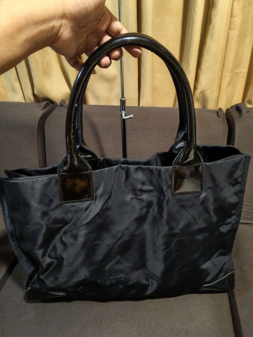 Orig preloved Tory Burch (Category: Luxury Bags & Wallets) located in Manila. Submitted by nylan1227 (Listing ID 1469962367, Image 2). Description: .