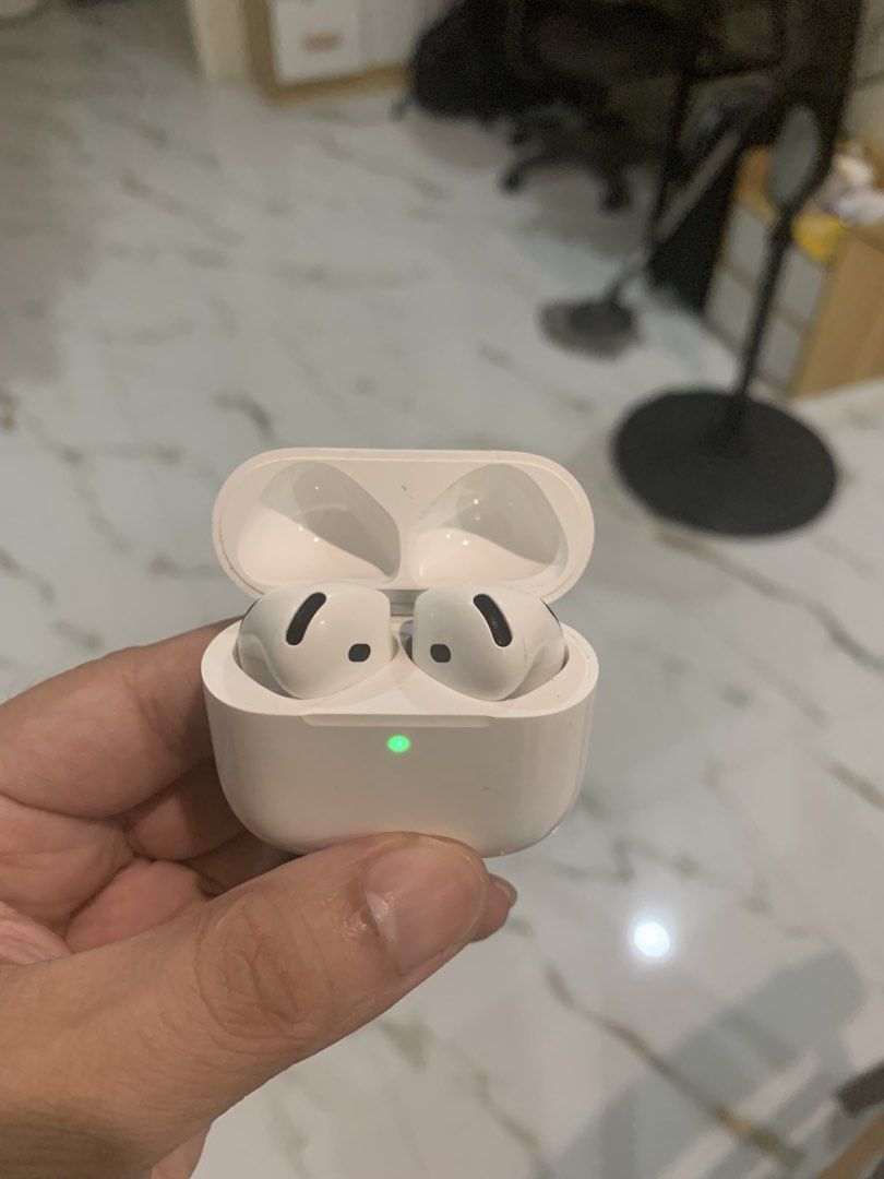 Original Apple Airpods 4 (Non ANC) (Category: Earphones) located in Makati City. Submitted by john15.5 (Listing ID 1470063556, Image 2). Description: Try Secondhand Original Apple Airpods 4 (Non ANC) for only Php 5300 -100% Original -Free Usb C cable -Free Silicon Case -Smoothness 96% Front & 97% Back -Good battery life -Matagal Malowbat, Mabilis magcharge -Good quality -Crisp Button -Actual Photo -Ready to use -No Box -No swap -Free Shipping via