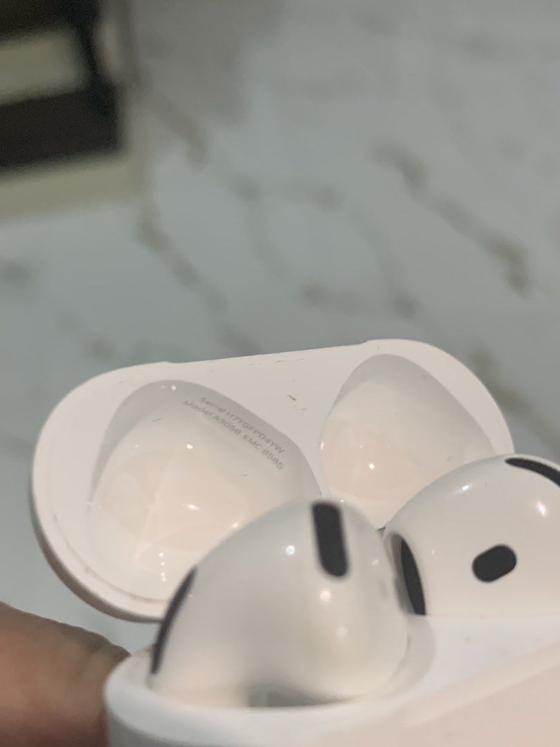 Original Apple Airpods 4 (Non ANC) (Category: Earphones) located in Makati City. Submitted by john15.5 (Listing ID 1470063556, Image 3). Description: Try Secondhand Original Apple Airpods 4 (Non ANC) for only Php 5300 -100% Original -Free Usb C cable -Free Silicon Case -Smoothness 96% Front & 97% Back -Good battery life -Matagal Malowbat, Mabilis magcharge -Good quality -Crisp Button -Actual Photo -Ready to use -No Box -No swap -Free Shipping via