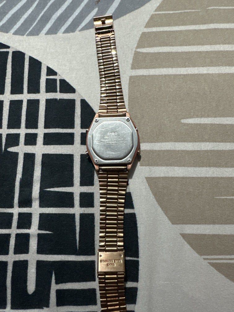 Original Casio (Category: Women's Watches) located in Cavite. Submitted by candice2018 (Listing ID 1470012203, Image 2). Description: Original Casio For womens Bought sa SM Store Working No issue just minimal scratches Meet up SM Tanza Or shipping.