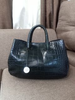 (Category: ) located in . Submitted by fashionluxury058 (Listing ID 1469968405, Image 1). Description: .
