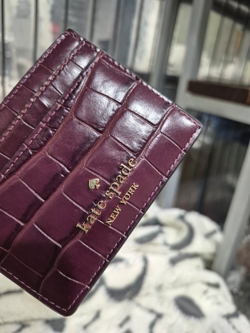 Original Kate Spade Card Holder (Category: Wallets & Card holders) located in Cavite. Submitted by chaellebrandsluxe (Listing ID 1470079279, Image 2). Description: Original!!! Patent and croc embossed selling low, no inclusion.