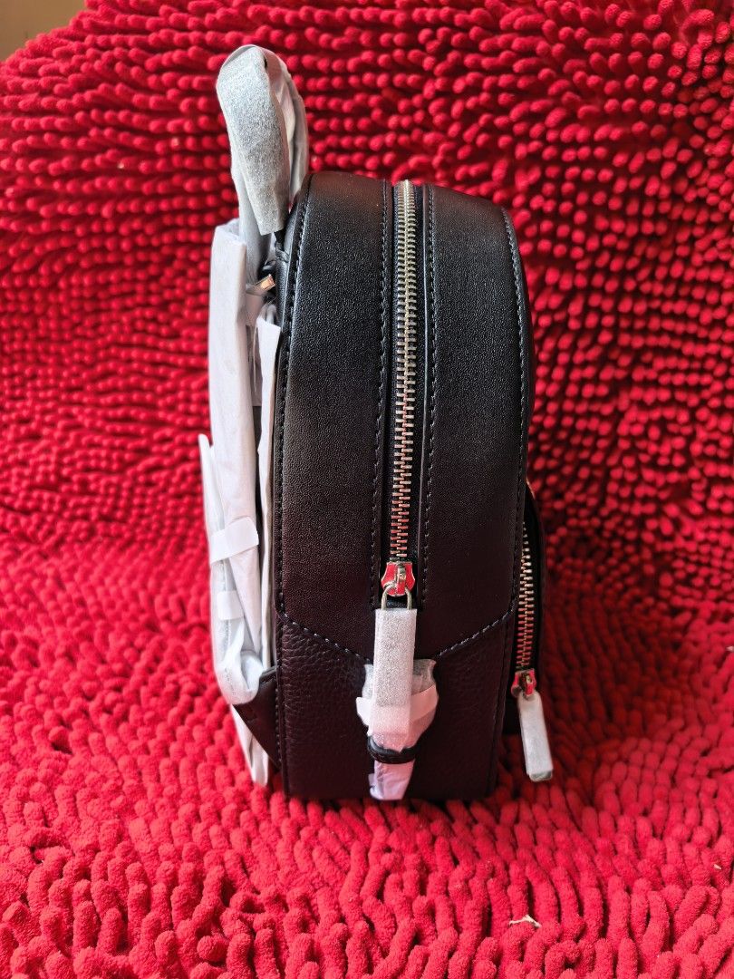 Original MK Jaycee Extra-Small Pebble Leather Convertible Backpack (Category: Backpacks) located in Puerto Galera. Submitted by charisarifinds (Listing ID 1470076154, Image 2). Description: Brand new Original Michael Kors Jaycee Extra-Small Pebbled Leather Convertible Backpack ✅ Backpack + Crossbody 7.5" L x 9" H x 4.25" W ✅ Fits long wallet Inclusion: Original packaging, tag, and care card 💯 Original from Canada, money back guaranteed if proven