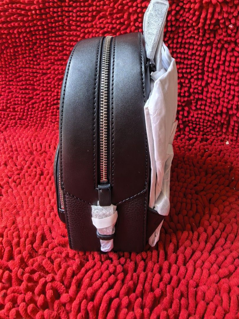 Original MK Jaycee Extra-Small Pebble Leather Convertible Backpack (Category: Backpacks) located in Puerto Galera. Submitted by charisarifinds (Listing ID 1470076154, Image 3). Description: Brand new Original Michael Kors Jaycee Extra-Small Pebbled Leather Convertible Backpack ✅ Backpack + Crossbody 7.5" L x 9" H x 4.25" W ✅ Fits long wallet Inclusion: Original packaging, tag, and care card 💯 Original from Canada, money back guaranteed if proven