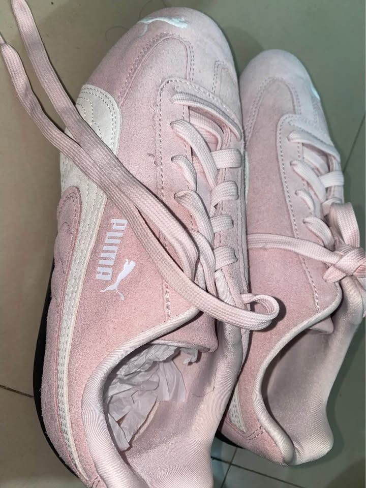 ORIGINAL PINK PUMA SHOES SNEAKERS (Category: Sneakers & Footwear) located in Manila. Submitted by blairwldrf (Listing ID 1470000122, Image 2). Description: ORIGINAL not yet used size us 40 loc: manila ncr buyer will handle shipping fee rfs: di kasya.