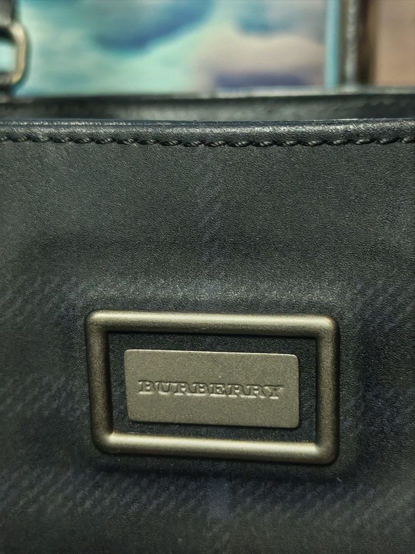 Original preloved Burberry (Category: Luxury Bags & Wallets) located in Manila. Submitted by nylan1227 (Listing ID 1469974841, Image 3). Description: Lalamove or LBC.