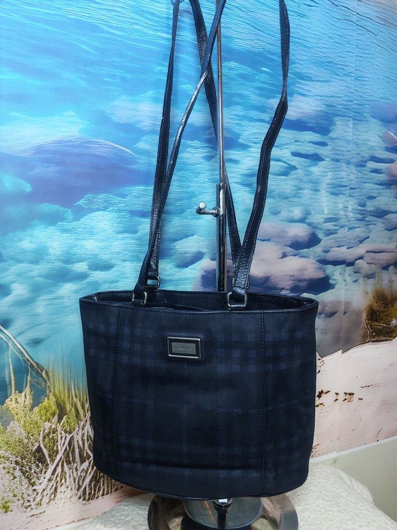 Original preloved Burberry (Category: Luxury Bags & Wallets) located in Manila. Submitted by nylan1227 (Listing ID 1469974841, Image 2). Description: Lalamove or LBC.