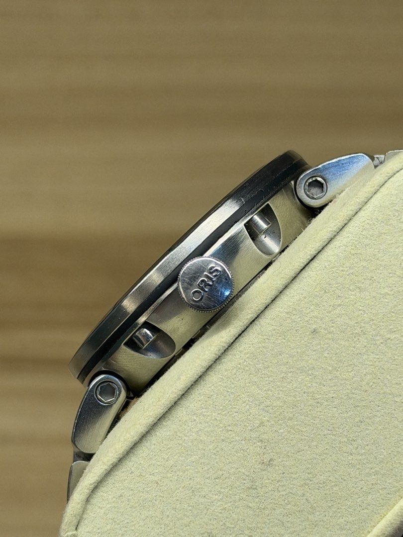 ORIS TT1 Skeleton Engine Date Automatic (Category: Luxury Watches) located in Manila. Submitted by mharkkk (Listing ID 1470127888, Image 3). Description: Oris TT1 Engine date Ref. 7668 (01 733 7668 4114) Movement: swiss automatic winding Case size: 43mm Inclusions: authentication paper & watch case Features skeleton dial & sapphire glass ₱44,500 📍Bulacan/QC Note: This is a pre-owned watch and may show signs of wear such as scratches, marks, or f