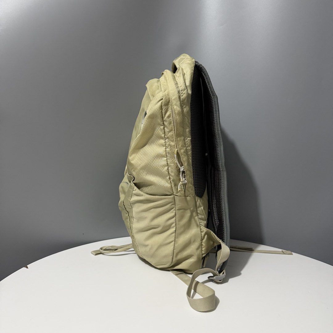 Osprey Orb 12 Backpack (Category: Backpacks) located in Manila. Submitted by thrifts.el (Listing ID 1470105607, Image 2). Description: Osprey Orb 12 Backpack Excellent Condition 10/10 Color Rate 12 Liters No Issue Price. 2,580 Loc. South Caloocan Courier. J&T/Flash Express.