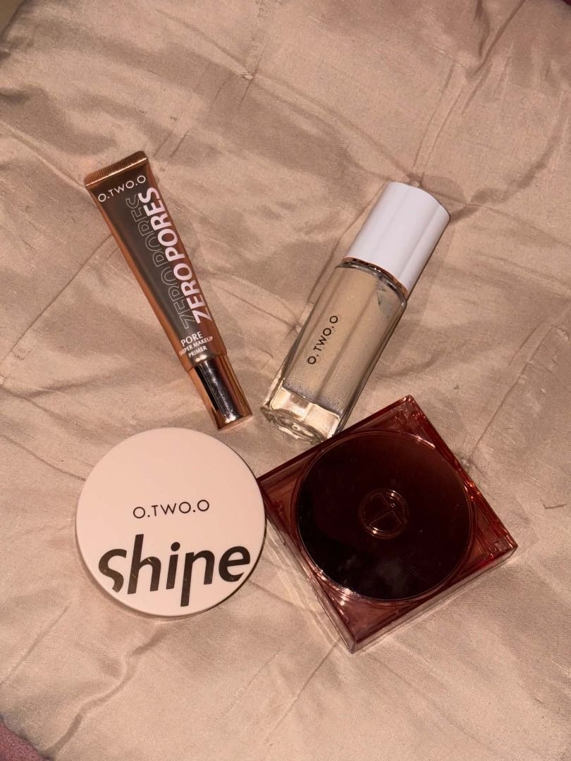 O.TWO.O 4-Piece Face Makeup Bundle Set Shade 02 (Category: Makeup) located in Batangas. Submitted by ricksbir (Listing ID 1470035508, Image 3). Description: Selling my OTWOO makeup bundle! ✨ All items are in very good condition, with approximately 80% to 90% of the product remaining. Selling these because hindi ko na nagagamit, sayang naman kung ma-expire lang. 📦 INCLUSIONS: 1. OTWOO Locking Foundation – C02 Warm Beige 2. OTWOO Makeup Primer 3. 