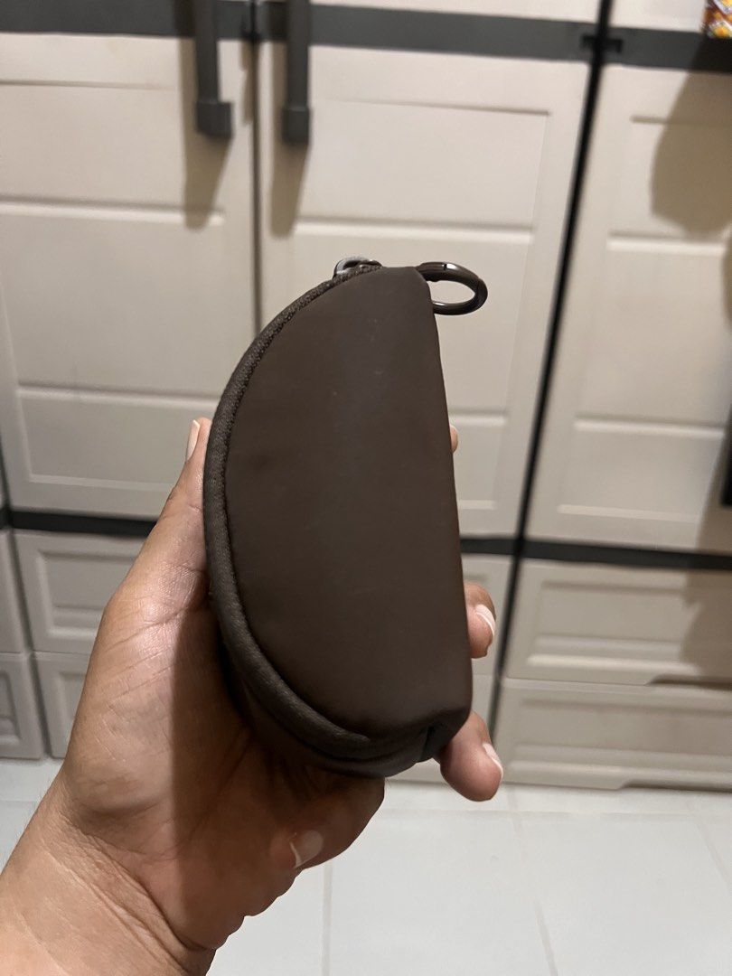 Out of office curve (Category: Wallets & Card holders) located in Quezon. Submitted by tinzkie100 (Listing ID 1470002621, Image 2). Description: Hindi na gngmit nasa drawer lang.