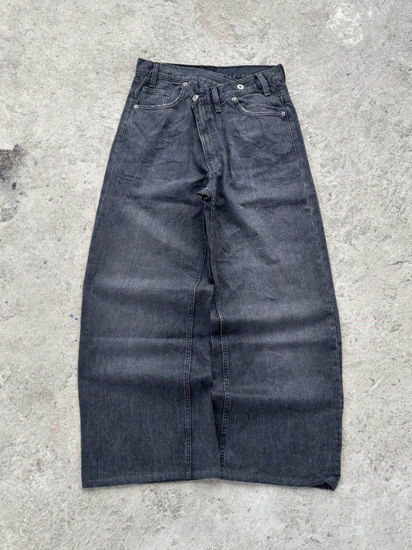 Overlapping waistband baggy pants (Category: Jeans) located in Davao. Submitted by boss_kel (Listing ID 1470096412, Image 1). Description: Waist: 27-28 Lenght: 40 Thigh: 12.5 Hem: 11.5 Issue: Repaired hem.