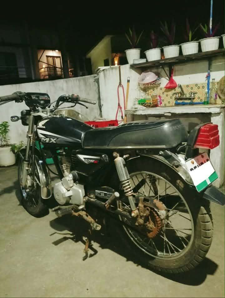 P25k dalawa na (Category: Motorbikes for Sale) located in Taytay. Submitted by reysalubon.mc (Listing ID 1469968277, Image 1). Description: P25k dalawa na Location: Taytay or Binangonan Rizal Honda TMX 125 alpha 2018 model, Paso rehistro ng 5 yrs. Good condition Honda Wave 100 2005 model, updated ang rehistro Good condition * Original Docs, 1st owner, iisa lang ang may-ari ng dalawang unit na yan. cont: 09355144081.