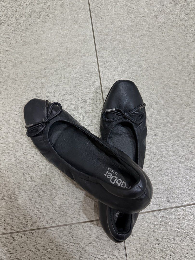 PabDer Donna Black Ballet Flats Size 37 (Category: Flats & Sandals) located in Davao. Submitted by pamdyclutters (Listing ID 1470060314, Image 2). Description: - Brand/Model: PabDer Donna - Size: EU 37 - Color: Classic Black - Style: Slip-on flats with low heel and square toe - Feature: Dainty bow detail on the front and printed logo on the inner lining - Condition: Soles show wear from outdoor walks, overall still a great wardrobe staple - Versa