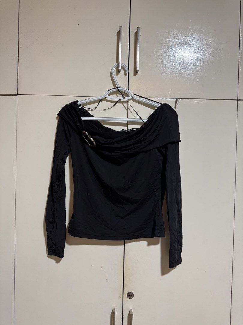 Pacsun off shoulder longsleeve top (Category: Longsleeves) located in San Fernando. Submitted by plsemptymycloset (Listing ID 1470054870, Image 1). Description: PacSun Third Charm Off Shoulder Longsleeves Top worn only once GOOD AS NEW (NO FLAWS) Fits s-m (maybe L aswell) retails for $30.99 or P1899 u can request for when worn negotiable.