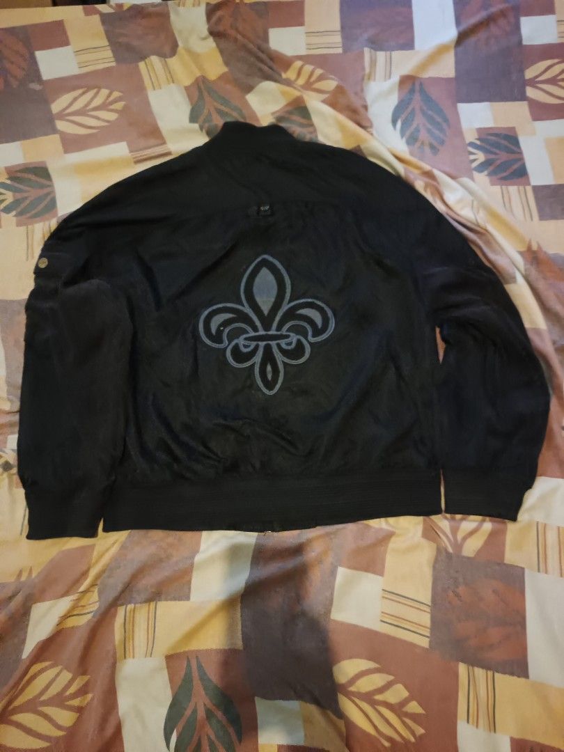 Palladium bomber jacket (Category: Activewear) located in Odiongan. Submitted by thriftngo26 (Listing ID 1470031947, Image 3). Description: This is a Palladium Logo MA-1 Bomber Jacket featuring a distinctive circular patch on the left chest that reads "L'Originale Palladium Depuis 1947"..