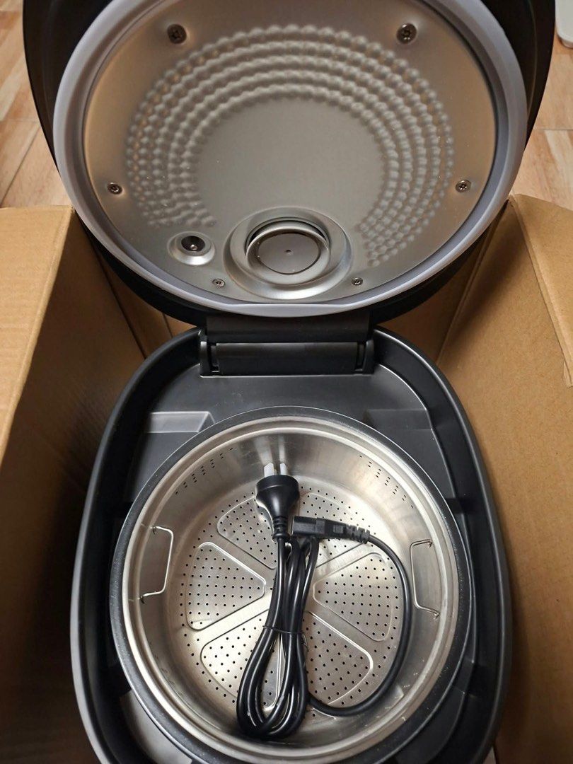 Panasonic IH Electronic Rice Cooker and multi cooker (Category: Cookers) located in Rizal. Submitted by mikz_1303 (Listing ID 1469994037, Image 3). Description: Panasonic IH Electronic Rice Cooker and multi cooker Almost New Induction Heat New Low Sugar Technology 8cups Model: ST-HL151 (Black) 220v Fuzzy 1200watts Pick up in Taytay Rizal.