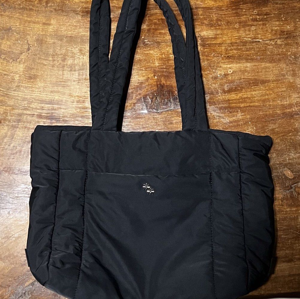 Paper Bunny Black Puffer Shopper (Category: Tote Bags) located in Rizal. Submitted by lovedbylance (Listing ID 1470119099, Image 1). Description: Selling this for a low price since it’s a dooop. Despite this, I can say that the design and overall appearance are nearly identical as I also own an auth one in a different color. The differences are barely noticeable unless you compare them side by side. I’ve only used this bag once and am selling it 