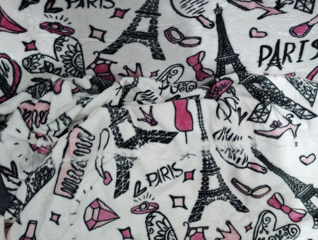 Paris Fur Fleece Blanket - Double (Category: Bedding & Towels) located in Mariveles. Submitted by hl.reyrfinds (Listing ID 1470083161, Image 2). Description: 🍀☘️🍀☘️🍀 Fur Fleece Blanket Soft, Midweight, Glossy ‼️ Print error Pay First. MOD: JnT.