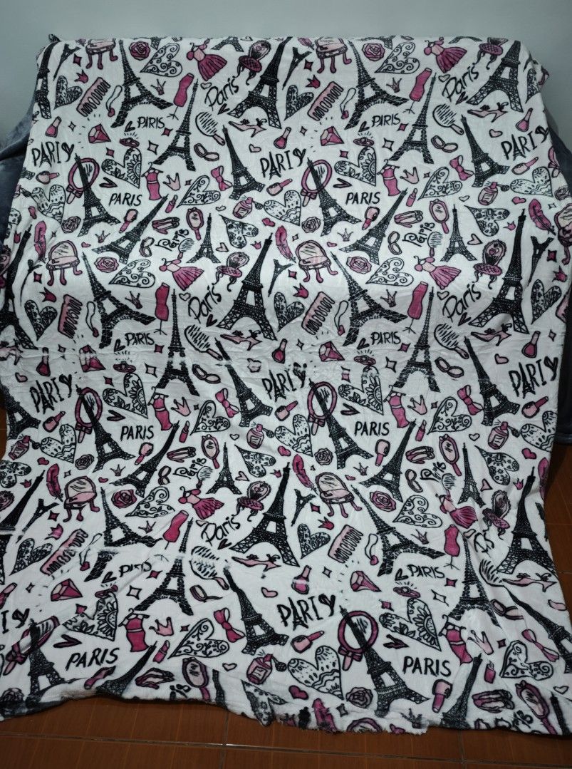 Paris Fur Fleece Blanket - Double (Category: Bedding & Towels) located in Mariveles. Submitted by hl.reyrfinds (Listing ID 1470083161, Image 1). Description: 🍀☘️🍀☘️🍀 Fur Fleece Blanket Soft, Midweight, Glossy ‼️ Print error Pay First. MOD: JnT.