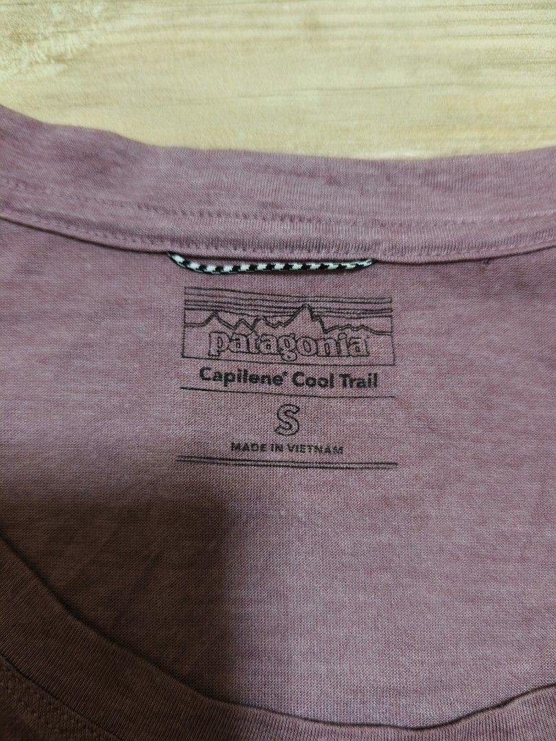 Patagonia dri fit running shirt (Category: Blouses) located in Siniloan. Submitted by talktotheroses (Listing ID 1469972275, Image 2). Description: no issue.