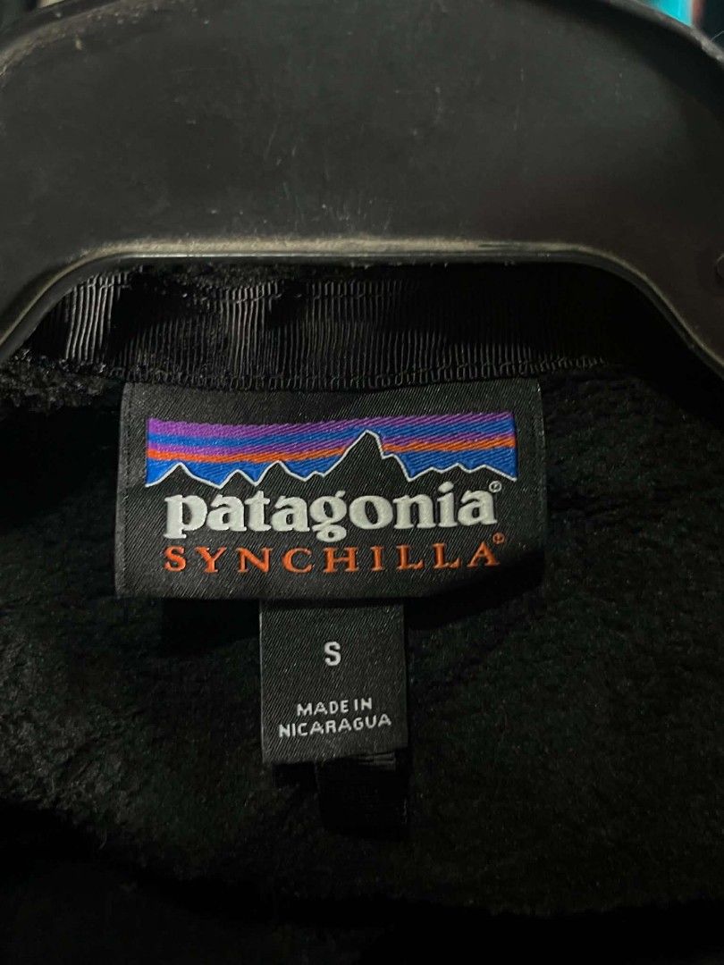 Patagonia full zip (Category: Activewear) located in Manila. Submitted by drenren (Listing ID 1470133769, Image 3). Description: Patagonia 25x19 Need wash 9.8/10 Color Rate claim:799.