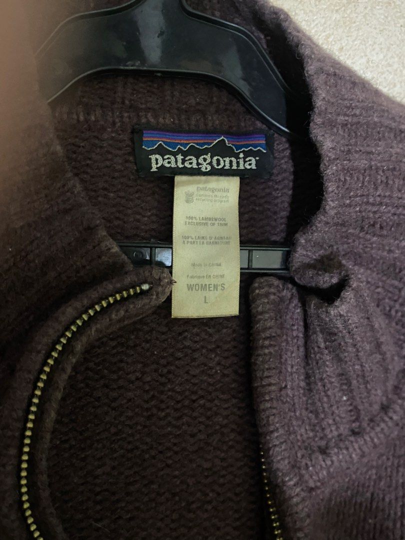 PATAGONIA Plum Cardigan (Category: Coats, Jackets and Outerwear) located in Baguio. Submitted by polasvanity (Listing ID 1469983957, Image 3). Description: Best fits M-L RFS: Not much used anymore ISSUE: Has a minor hole near the collar can vc if asked.