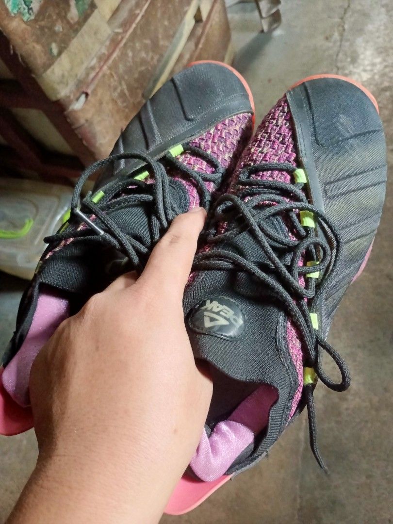 Peak TP7 (Category: Sneakers) located in Malabon City. Submitted by vastdeer-da02f2 (Listing ID 1470103288, Image 1). Description: Peak TP7 Purple-Pink/Black Cons: signs that have been used, minimal heel drags, no sole pads. pros: very good traction, squeaky and good quality For ONLY ₱800.00 (Plus SF) 📍 Malabon City .