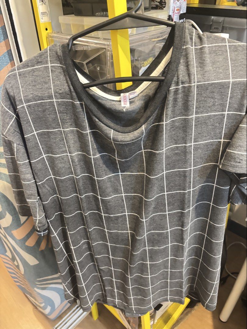 Penshoppe Grey Grid Print T-Shirt Medium (Category: Tshirts & Polo Shirts ) located in Navotas City. Submitted by psgvv (Listing ID 1470093029, Image 2). Description: - Color: Grey with white grid/windowpane pattern - Size: Medium - Neckline: Classic crew neck with contrasting dark ribbing - Fit: Relaxed fit with short sleeves - Mode of Payment: gotyme - Shipping: Ships via J&T Express/ lalamove (Metro Manila & Provincial).