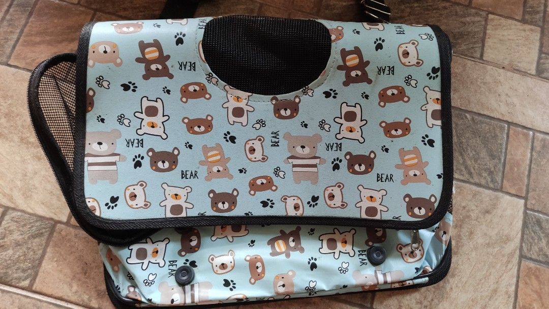 Pet Carrier (Category: Homes & Other Pet Accessories) located in Mangatarem. Submitted by itsumo_kokoro (Listing ID 1469952001, Image 2). Description: Medium in size. Few times lang nagamit then na-stock na..