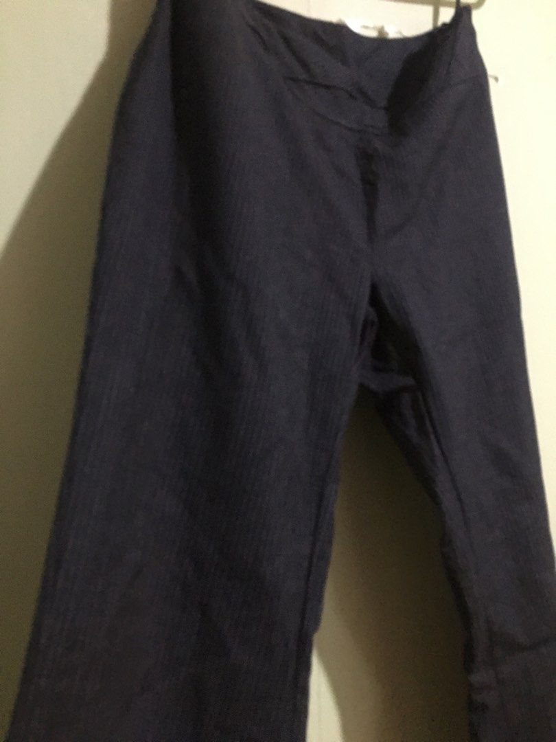 Petite Pinstripe Flared Trousers (Category: Jeans) located in Cabuyao City. Submitted by 4everblooms (Listing ID 1470087616, Image 2). Description: - Size: S - Color: Black with subtle vertical white pinstripes - Closure: Side zip - Condition: Clean, excellent quality mop: gcash/maribank mod: jnt/ meet-up in nearby areas 🖇 dm me for more details.