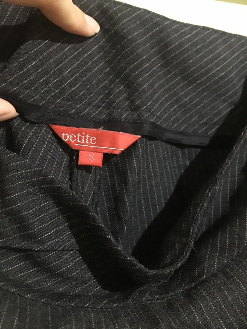 Petite Pinstripe Flared Trousers (Category: Jeans) located in Cabuyao City. Submitted by 4everblooms (Listing ID 1470087616, Image 1). Description: - Size: S - Color: Black with subtle vertical white pinstripes - Closure: Side zip - Condition: Clean, excellent quality mop: gcash/maribank mod: jnt/ meet-up in nearby areas 🖇 dm me for more details.