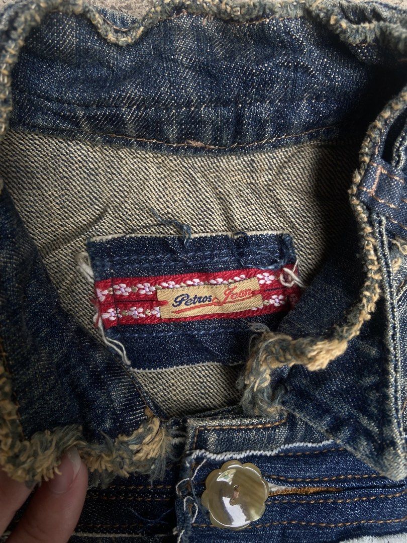 PETROS DENIM JACKET (Category: Coats, Jackets and Outerwear) located in El Salvador. Submitted by 00jiroo00 (Listing ID 1470093135, Image 3). Description: PETROS DENIM JACKET Dimensions: W - 16.5 L - 19.5 Details: good condition must have signs of usage distress designed need wash Condition: 9/10 Color rate: 9/10 Swipe for more details… M: ₱500 📌 Before You Buy: 📃 Please read all item details carefully 📍 Payment-first policy applies ❌ No cance