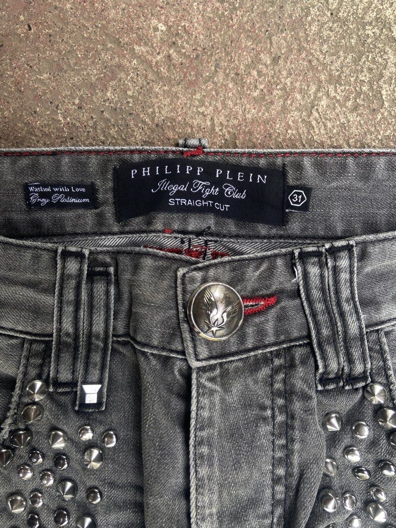 PHILIPP PLEIN BUTTON UP PANTS (Category: Jeans) located in El Salvador. Submitted by 00jiroo00 (Listing ID 1470095055, Image 3). Description: PHILIPP PLEIN BUTTON UP PANTS Dimensions: W - 30 L - 35 T - 11 H - 6 Details: good condition must have minor signs of usage scratches on back Condition: 9/10 Color rate: 9/10 Swipe for more details… M: ₱350 📌 Before You Buy: 📃 Please read all item details carefully 📍 Payment-first policy applies ❌ No can