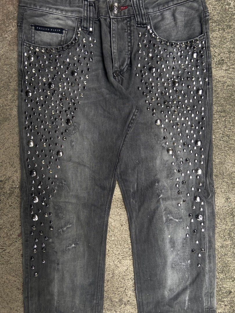 PHILIPP PLEIN BUTTON UP PANTS (Category: Jeans) located in El Salvador. Submitted by 00jiroo00 (Listing ID 1470095055, Image 2). Description: PHILIPP PLEIN BUTTON UP PANTS Dimensions: W - 30 L - 35 T - 11 H - 6 Details: good condition must have minor signs of usage scratches on back Condition: 9/10 Color rate: 9/10 Swipe for more details… M: ₱350 📌 Before You Buy: 📃 Please read all item details carefully 📍 Payment-first policy applies ❌ No can
